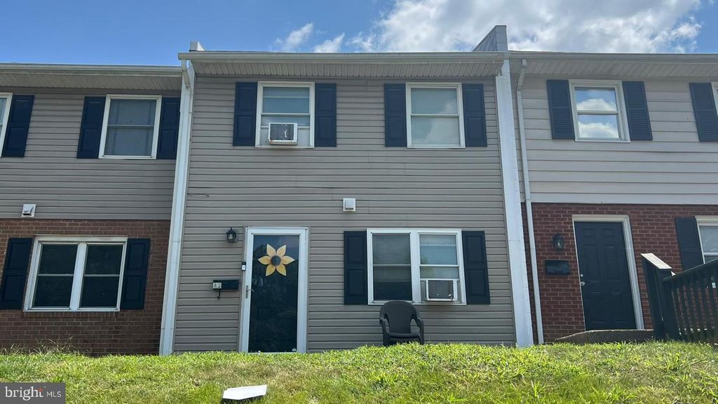1045 S MAIN ST, Woodstock, VA 22664