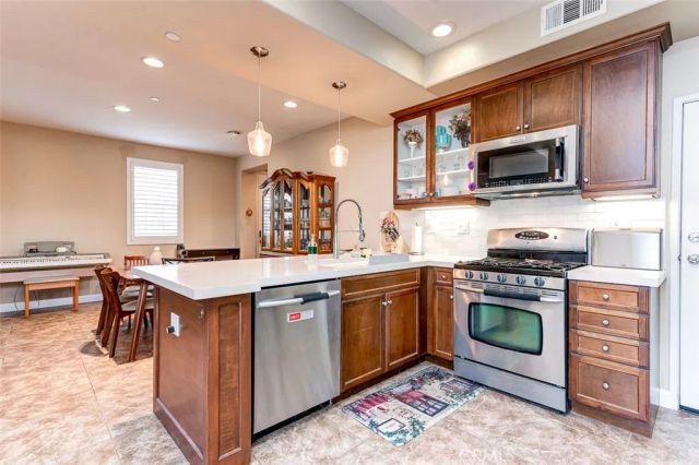 15220 Cambridge, Tustin, CA 92782