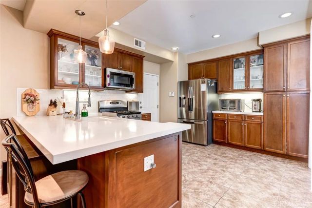 15220 Cambridge, Tustin, CA 92782