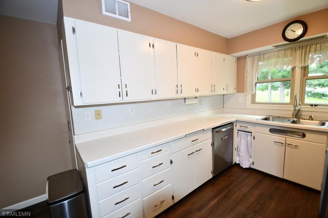 930 Laurel Avenue, Hudson, WI 54016