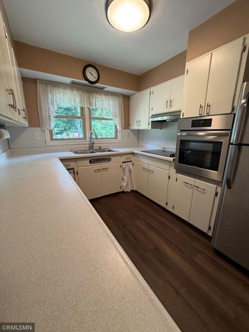 930 Laurel Avenue, Hudson, WI 54016