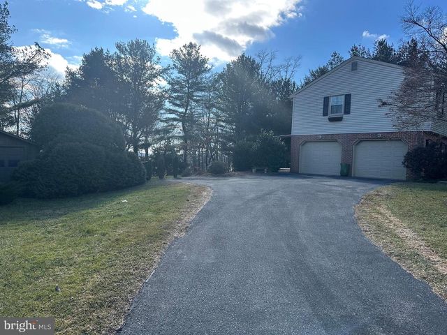 14 CAROL LN, Quarryville, PA 17566