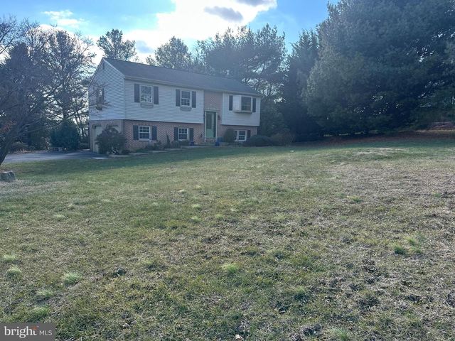 14 CAROL LN, Quarryville, PA 17566