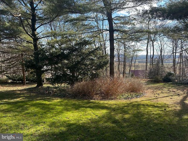 14 CAROL LN, Quarryville, PA 17566