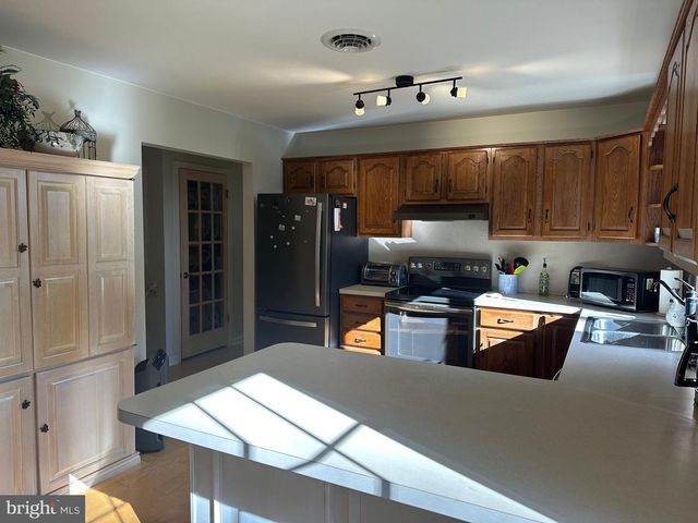 14 CAROL LN, Quarryville, PA 17566