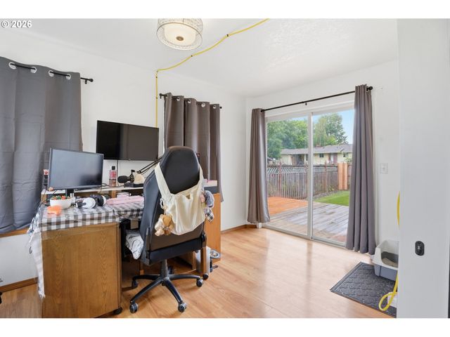 105 Toliver Rd, Molalla, OR 97038