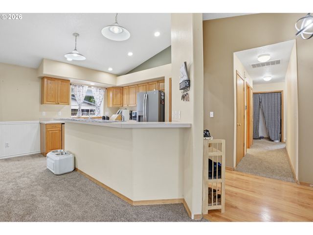 105 Toliver Rd, Molalla, OR 97038