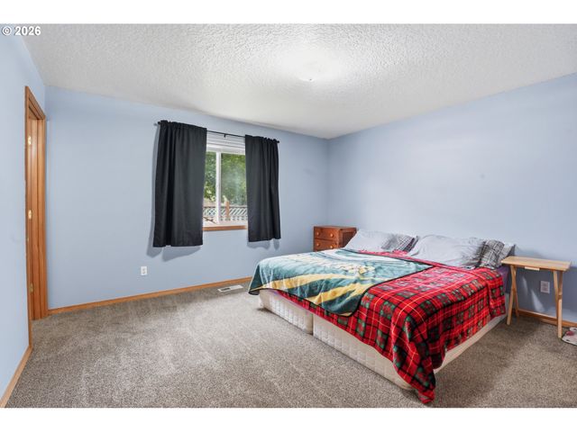 105 Toliver Rd, Molalla, OR 97038