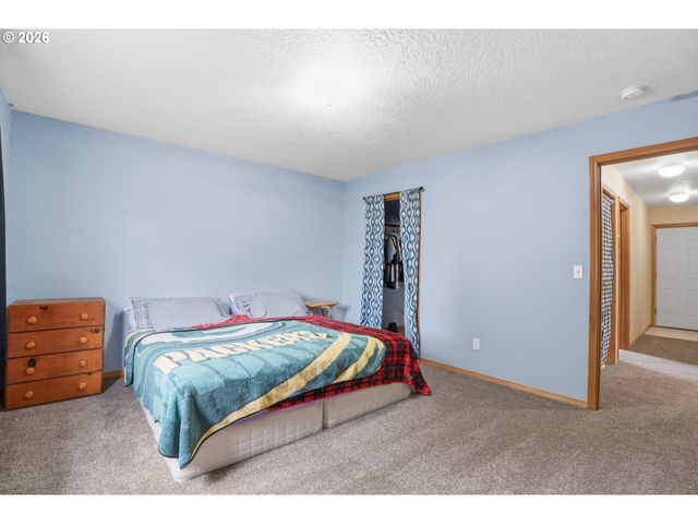 105 Toliver Rd, Molalla, OR 97038