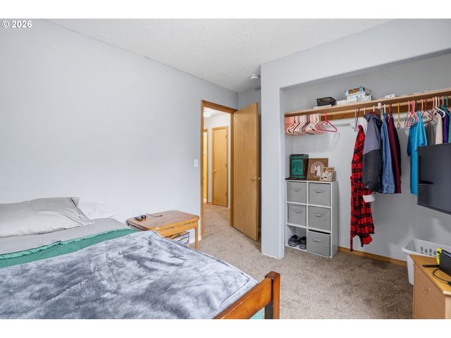 105 Toliver Rd, Molalla, OR 97038