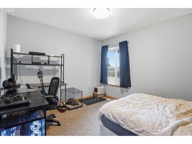 105 Toliver Rd, Molalla, OR 97038