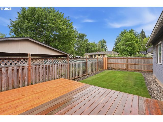 105 Toliver Rd, Molalla, OR 97038