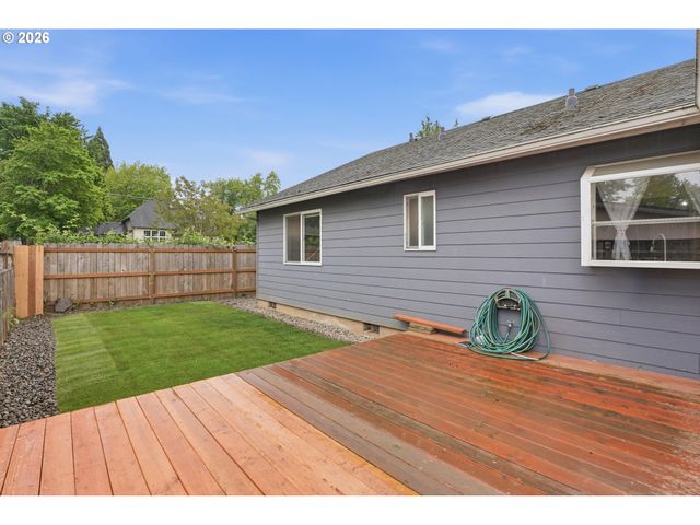 105 Toliver Rd, Molalla, OR 97038