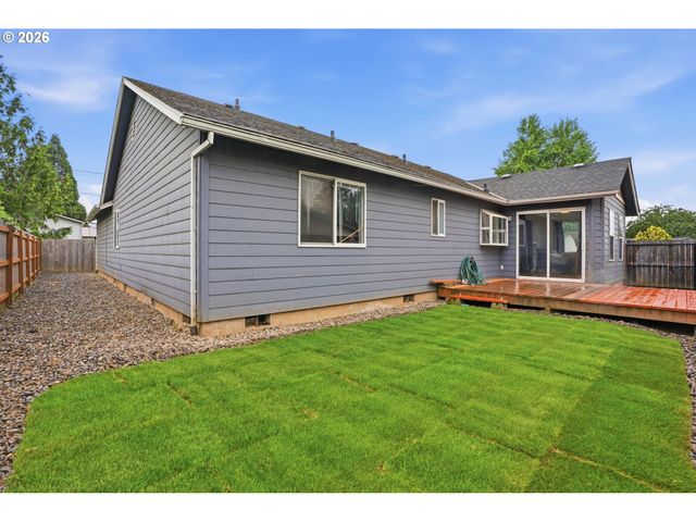 105 Toliver Rd, Molalla, OR 97038