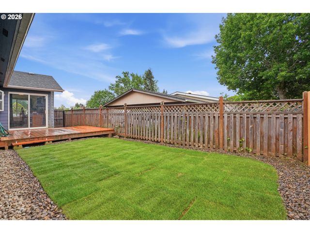 105 Toliver Rd, Molalla, OR 97038