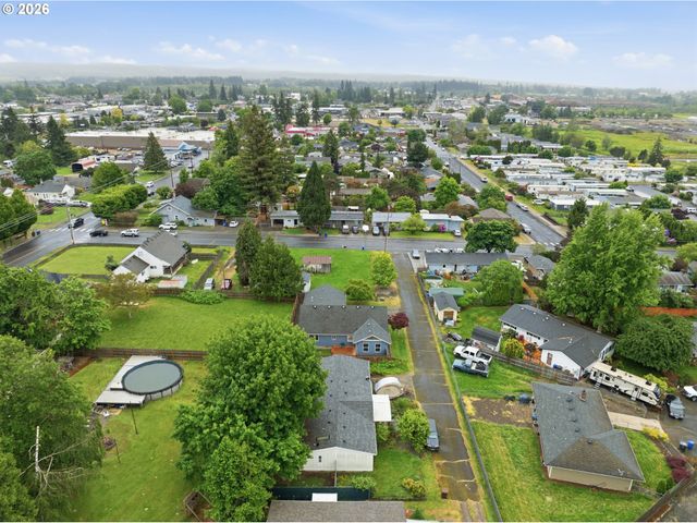 105 Toliver Rd, Molalla, OR 97038