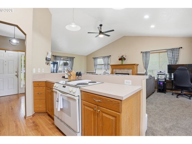 105 Toliver Rd, Molalla, OR 97038