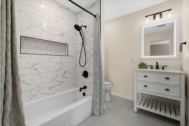 100 Matthews, Kyle, TX 78640