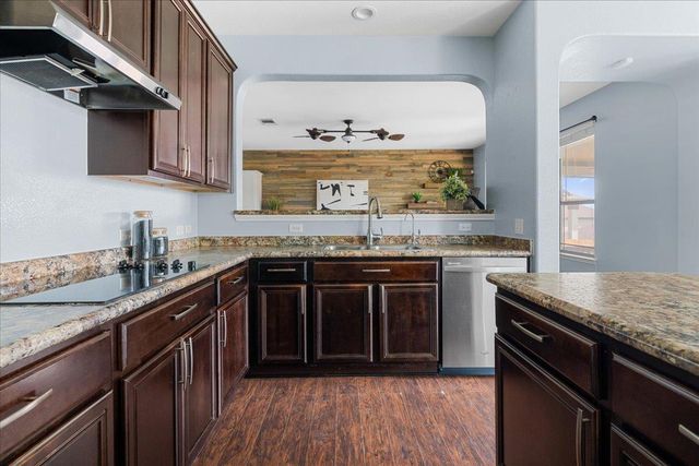 100 Matthews, Kyle, TX 78640
