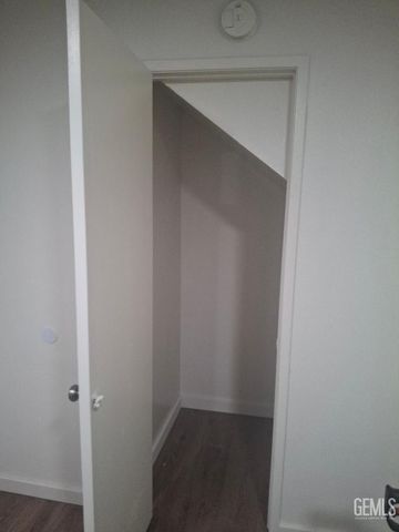 6021 Almendra Avenue B, Bakersfield, CA 93309