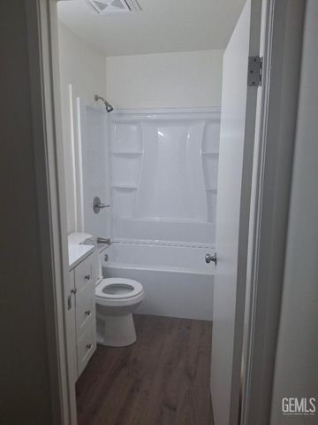 6021 Almendra Avenue B, Bakersfield, CA 93309