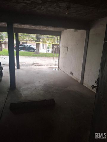 6021 Almendra Avenue B, Bakersfield, CA 93309