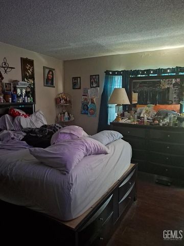 6021 Almendra Avenue B, Bakersfield, CA 93309