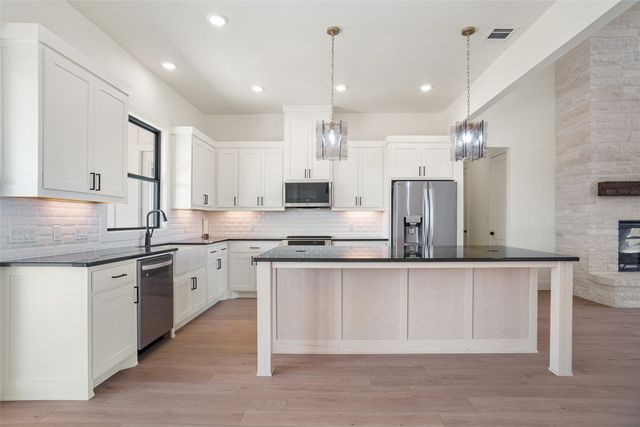 207 Stuart Street, Paradise, TX 76073