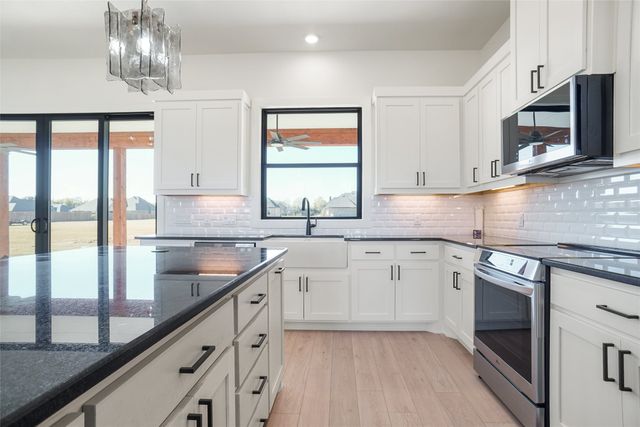 207 Stuart Street, Paradise, TX 76073