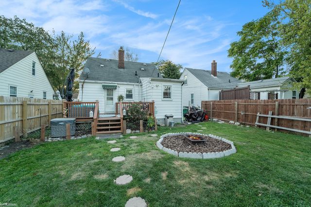 22076 Tuscany Avenue, Eastpointe, MI 48021