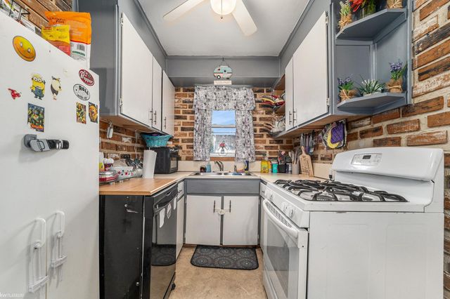 22076 Tuscany Avenue, Eastpointe, MI 48021