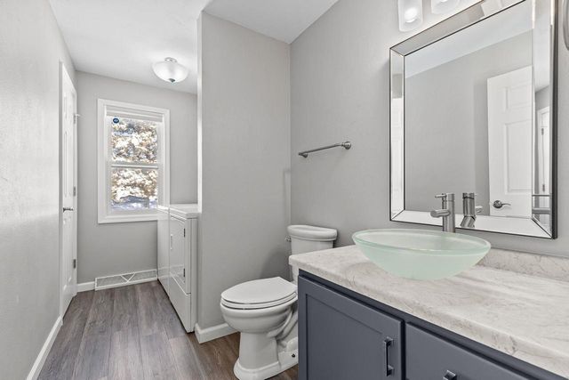 101 OMBRE ROSE DRIVE, Combined Locks, WI 54113