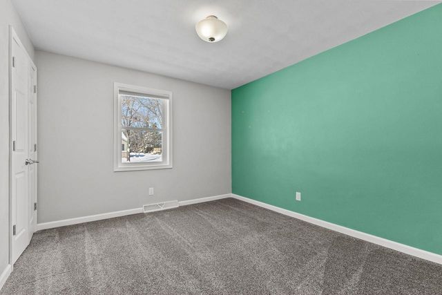 101 OMBRE ROSE DRIVE, Combined Locks, WI 54113