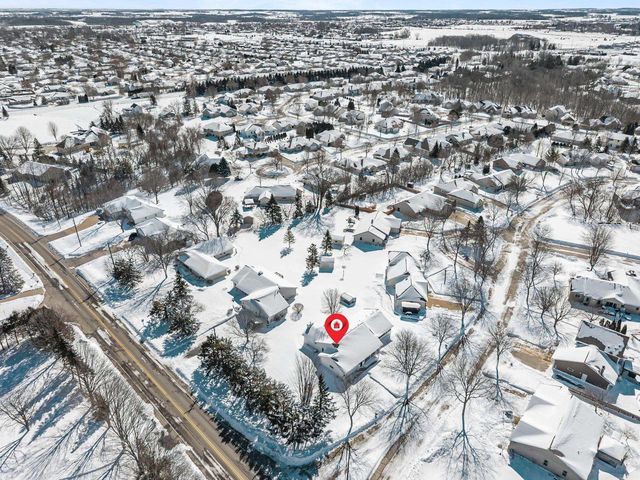 101 OMBRE ROSE DRIVE, Combined Locks, WI 54113