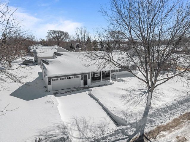 101 OMBRE ROSE DRIVE, Combined Locks, WI 54113