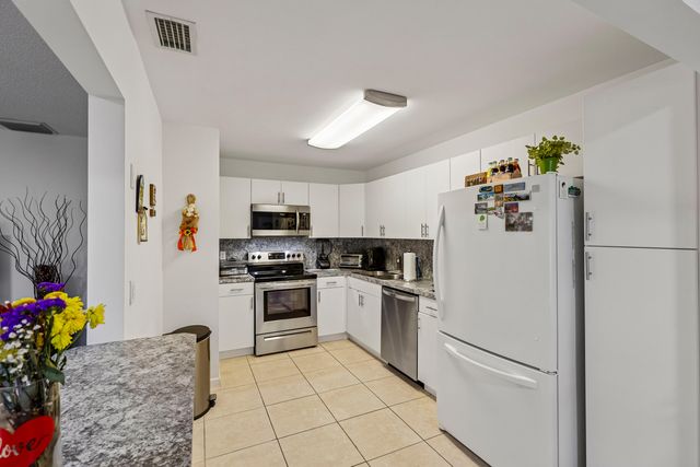 1044 NW 83rd Avenue B59, Plantation, FL 33322