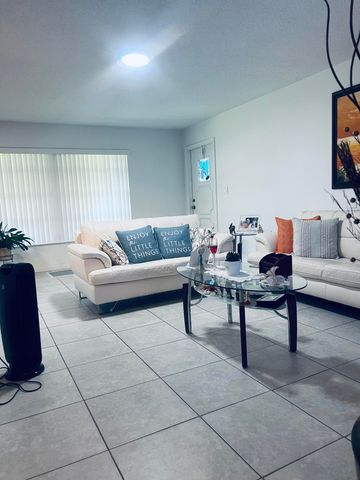 1044 NW 83rd Avenue B59, Plantation, FL 33322