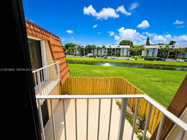 824 Blue Ridge Cir, West Palm Beach, FL 33409