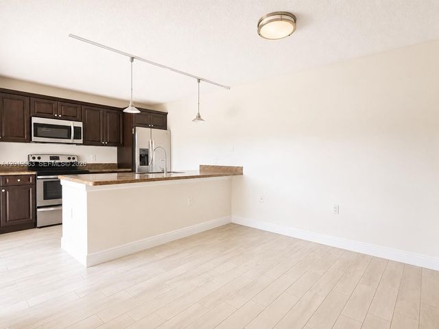 824 Blue Ridge Cir, West Palm Beach, FL 33409