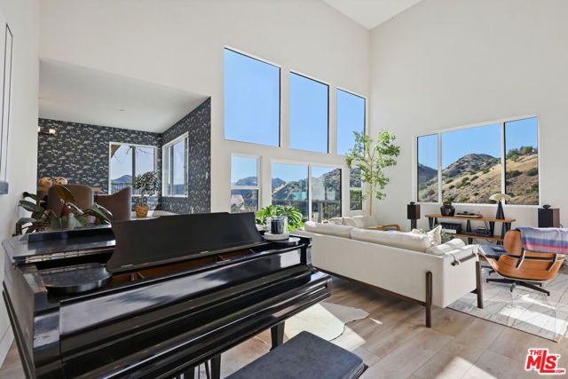 53 Saddlebow Road, Bell Canyon, CA 91307