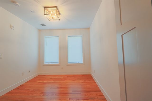 97 Condor St 4, Boston, MA 02128