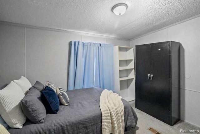 39200 Harbor, New Boston, MI 48164