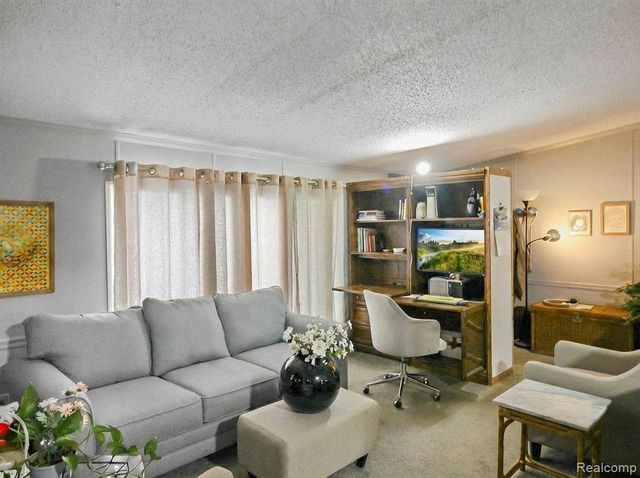 39200 Harbor, New Boston, MI 48164