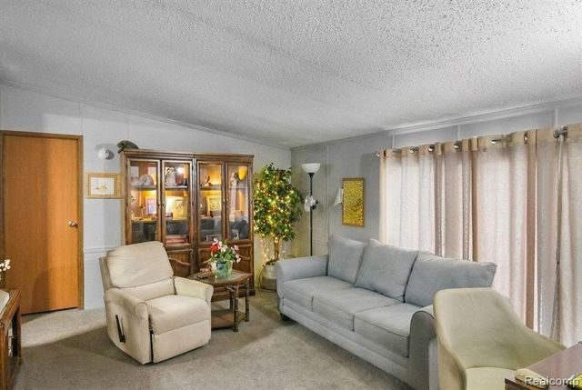 39200 Harbor, New Boston, MI 48164