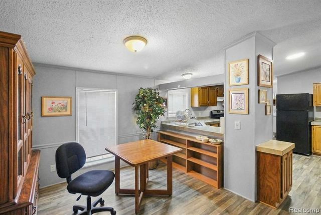 39200 Harbor, New Boston, MI 48164