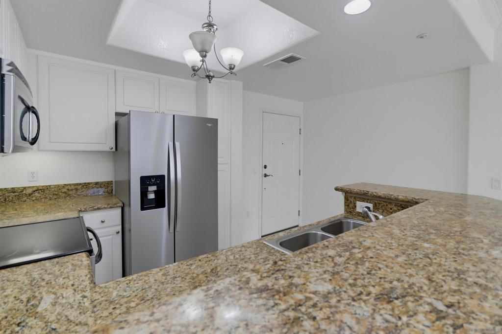 Image 3 of property listing at 4175 Executive Dr G205, La Jolla, CA 92037