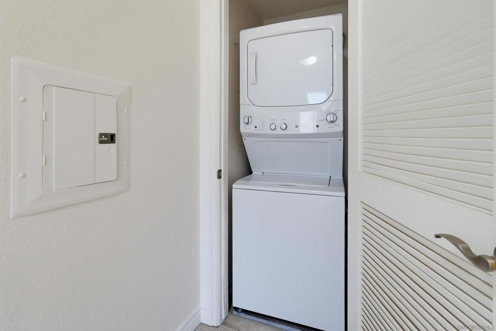 Image 7 of property listing at 4175 Executive Dr G205, La Jolla, CA 92037