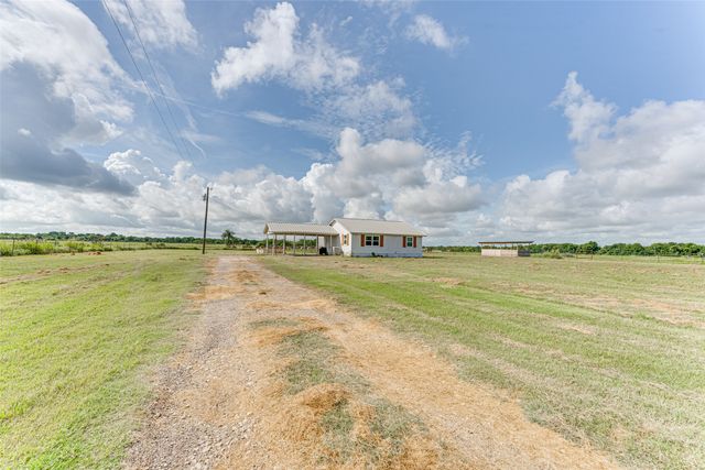 1300 W Fannin Street, Rice, TX 75155