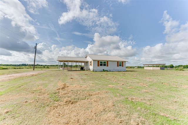 1300 W Fannin Street, Rice, TX 75155