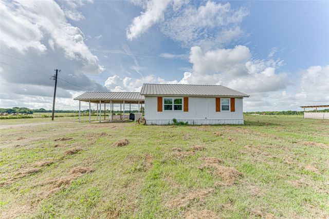 1300 W Fannin Street, Rice, TX 75155